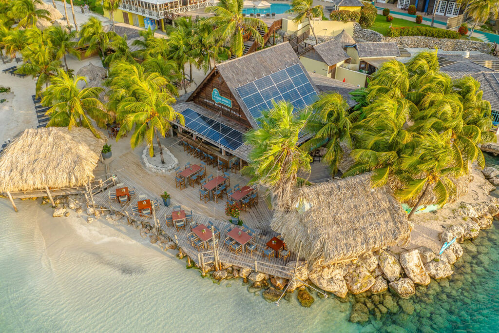 Hotellområdet på LionsDive Bech Resort, Curacao.