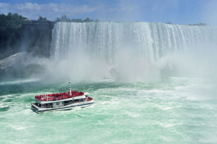 Niagarafallen, Hornblower båttur fram till fallen.