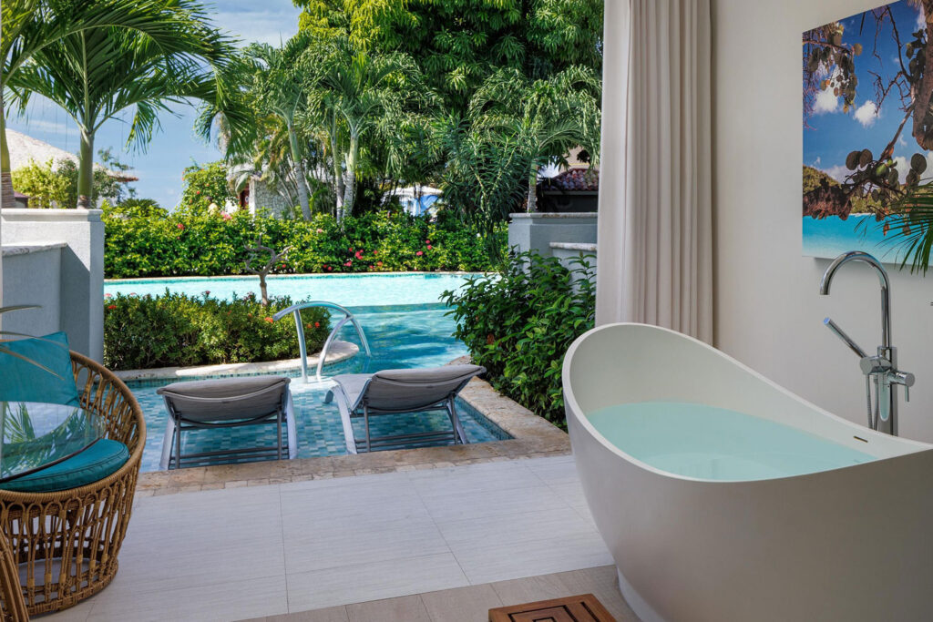 Exempelrum: Dubbelrum Club Level swim-up på Sandals Montego Bay, Jamaica.